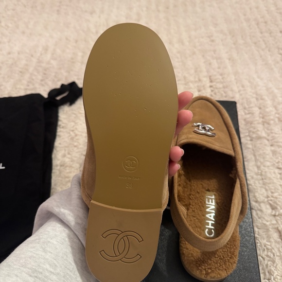 Authentic Chanel Shearling Slingback Loafers Metiers d’Art 2025 Collection - Picture 5 of 11